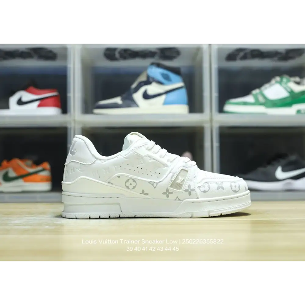 White Louis Vuitton trainer sneaker low casual with monogram pattern