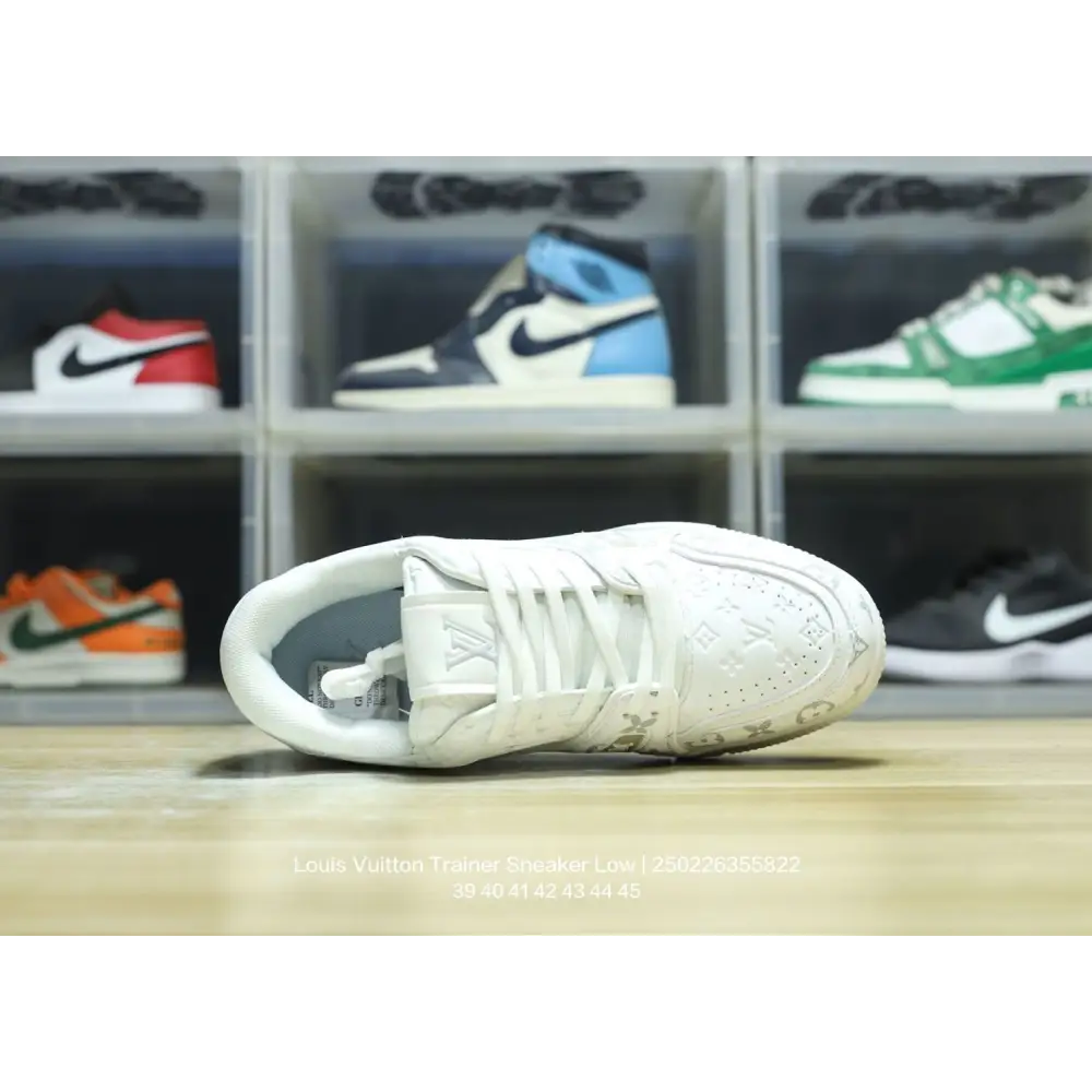 White Louis Vuitton trainer sneaker low casual with monogram pattern