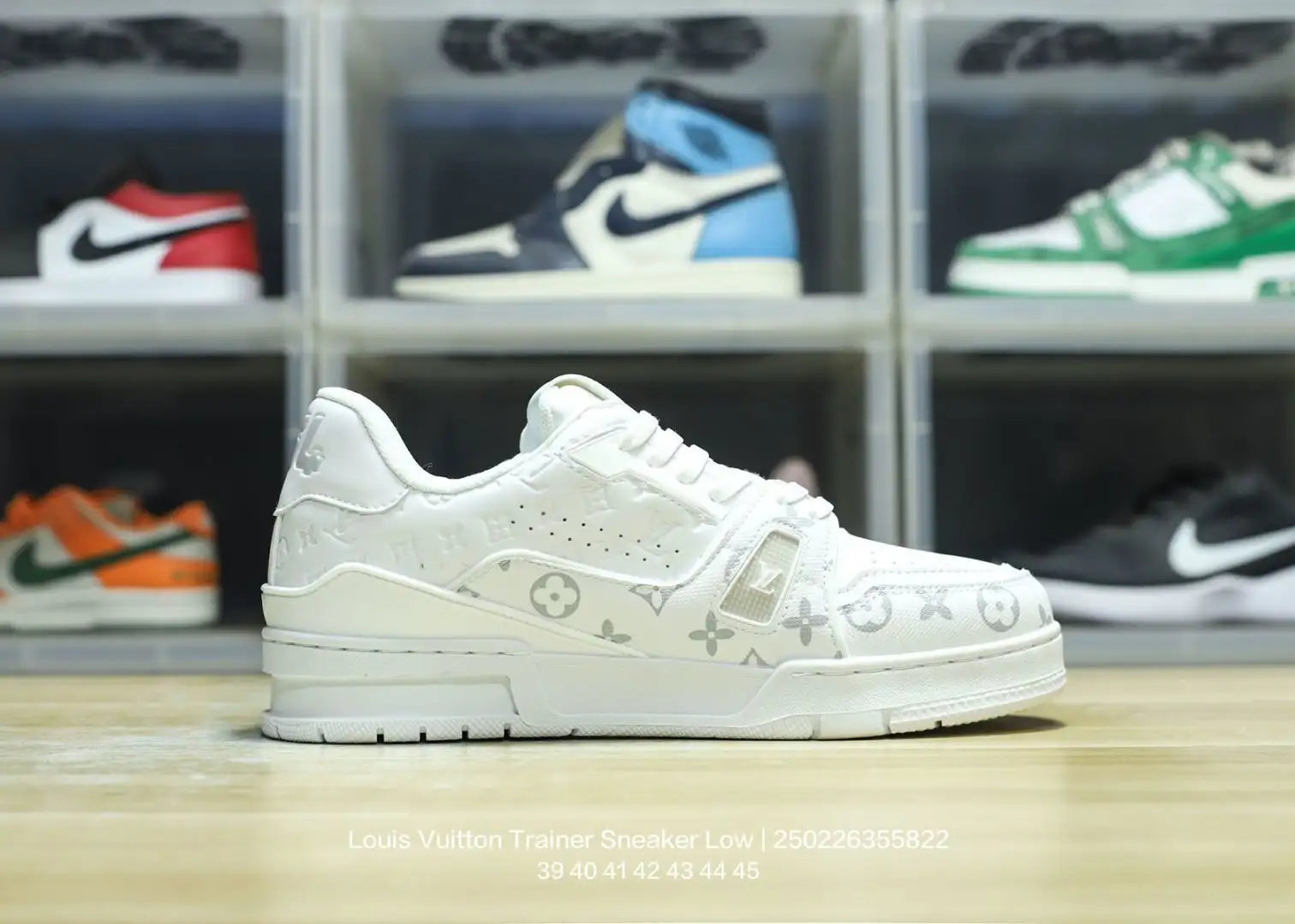 White louis vuitton trainer sneaker low with subtle monogram pattern and chunky sole.